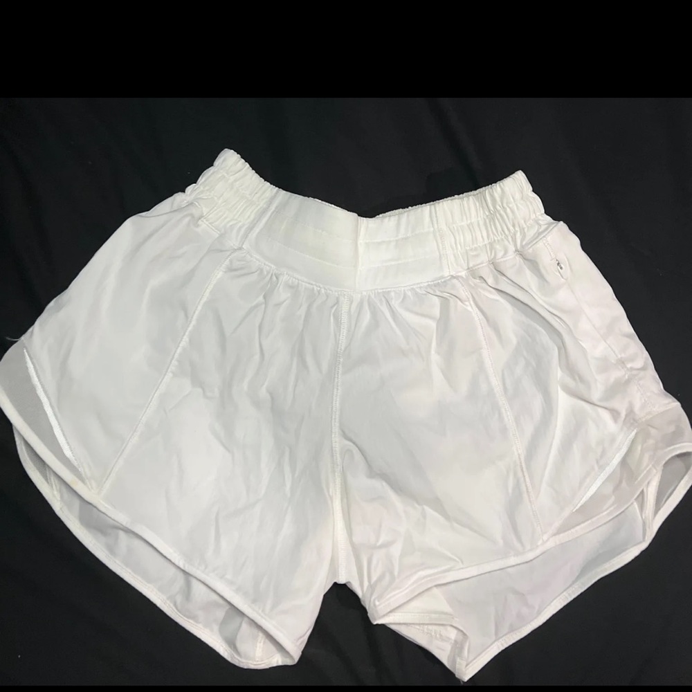 White lululemon hotty hot size 4, 4inch